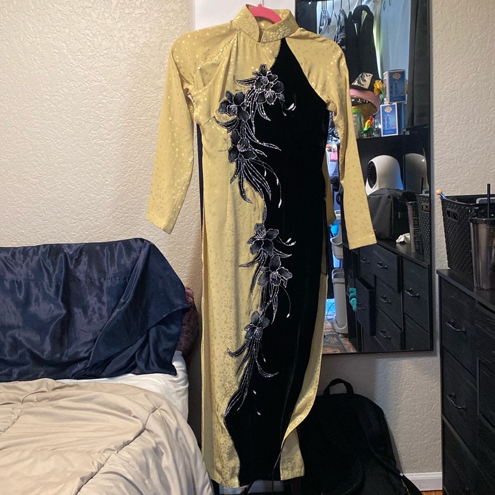 Costume wear in beautiful black & gold ❤️